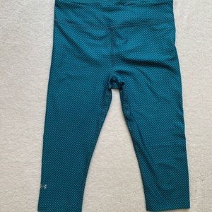 Under armor cropped athletic pants-womens